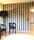 roomservice tapete Plain stripe Farrow & Ball Garderobe Mategot Gubi